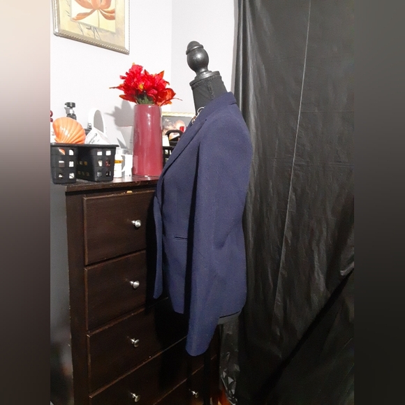 Tahari Women's Blue Fitted Faux Pocket Gold Button Up Blazer Size 2 Peti… - Picture 6 of 7